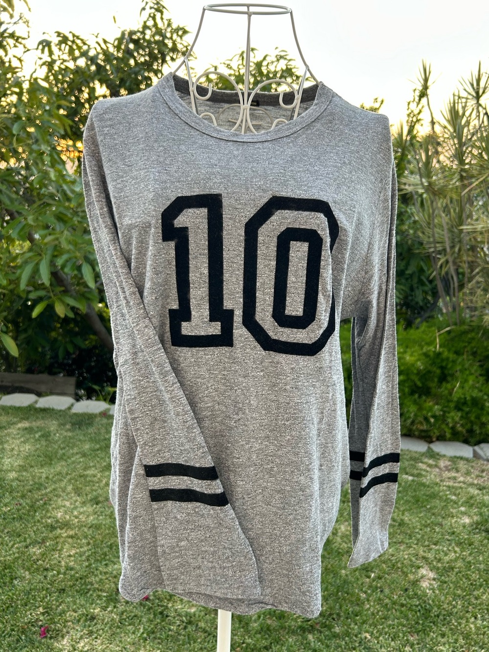 Monrow long sleeved Large gray tee